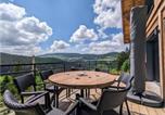 Location vacances  Vosges - Chalet l'Ursus - séjour premium avec vue montagne-1