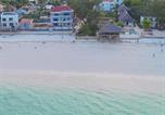 Location vacances  pongwe - Steps to Sand Oceanfront Uroa-2