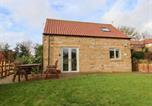 Location vacances East Ayton - The Stables-1