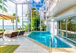 Location vacances  Grand Cayman - Pools of the Kai 3 - Waterfront Condo with Private Pool Atrium, Walk to Restaurants-4
