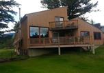 Location vacances Invermere - Invermere 4 Br Lakeside Mtn View Home! Huge Yard! Beaches, Boats, Fish, Bike, Eateries, Bakery and Pubs! Welcome Family's, Healthcare Workers and Trades! Monthly Rentals of 28 Nights or More!-1