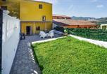 Location vacances  Province d'Isernia - Nice Home In Venafro With House A Mountain View-1