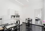 Hôtel Fisciano - Black And White-3