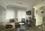 Location vacances Révfülöp - Holiday Home Beachfront in Balatonboglar 54818-1