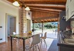 Location vacances Sant'Agata di Militello - Nice Home In Torranova With Kitchen-3