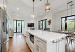 Location vacances  Parc national des Everglades - Coastal Chic Snowbird-Friendly Home with Central Ac, High-Speed Wifi, and Washer/Dryer-2