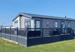 Location vacances Heacham - Stunning 7 Berth Lodge With Full-Wrap Decking, Heacham Beach, Norfolk Ref 21039f-1