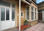 Location vacances  Gare de Morecambe - New Bright 1-Bed Flat Rear Access & Parking-3
