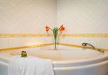 Location vacances Subbiano - Experience the charm of Tenuta Le Caselle, a cozy farmhouse surrounded by nature and comfort!-3