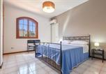 Location vacances  Ville métropolitaine de Catane - Lovely Home In Acicatena With Wifi-4