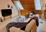 Location vacances Bamberg - Gemütliches Ferienhaus in Schnaid mit zwei separaten und geräumigen Wohnungen - ausgestattet mit je einer großen Küche, zwei Schlafzimmern und einem Badezimmer-1