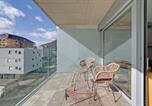 Location vacances Trois châteaux, muraille et remparts du bourg de Bellinzone - Easylife Swiss - Titanium 2pax Residenza Cinque824 Bellinzona-1