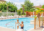 Camping Petit-Palais-et-Cornemps - Village La Rivière Fleurie-1