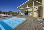 Location vacances Gujan-Mestras - Villa Les Pieds Nus - Avec Piscine Privée-3