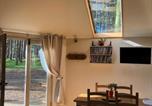 Location vacances Gayton - Woodpecker Cabin with Hot tub-3