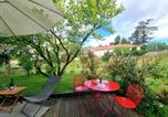 Location vacances  Loire - La Petite Bulle : Gîte Confortable et Moderne à Saint-Galmier - Fr-1-496-293-3