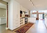 Location vacances Kleinmond - Skuinsklip Elegant Coastal Retreat Kleinmond Beach Sea View-2