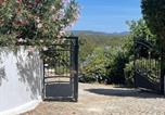 Location vacances  Salir - Casa no Limoeiro, Stylish Countryside Retreat Near-4