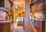 Location vacances  Jaworzyna - Luxury Chalet Strachan - Jacuzzi and Sauna-3