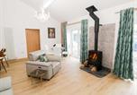 Location vacances  Gare de Redditch - The Barn-2