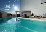 Location vacances  Le château et le parc naturel de Castro Marim - Riverview 4 Bedroom House, with Private Pool Ste003-1