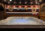 Location vacances Needles - The Hideaway - Rain Shower Oasis & Desert Soak Spa-4