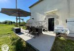 Location vacances  Vendée - Charmant Gîte à Beaufou avec Terrasse Privée - Fr-1-426-581-1