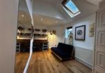 Location vacances Gare de Bornemouth - Chic Victorian Garden Flat - Cinema Projector - Parking-2
