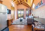 Location vacances  Monte San Giorgio - Lovely Orange House-1