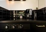 Location vacances  Musee du Village Bucarest - Elegant Central 2br - Walk to Old Town & Parliament-4