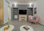 Location vacances Bucarest - Modern 2-Br Flat near Cismigiu & Universitate - Balcony & Kitchen-2