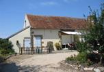 Location vacances Ygrande - Fermette rénovée avec jardin clos, animaux acceptés, Wifi et parking - Fr-1-489-87-1