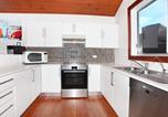Location vacances Alexandra Headland - 5 bedroom home close to beach, pool and pet friendly-4