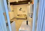 Location vacances  Province de La Spezia - Charming apartment in Monterosso al Mare with balcony-1