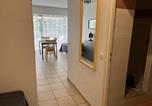 Location vacances Gare SNCF de Saint-Raphaël Valescure - Studio climatisé proche plage et commerces, balcon, parking, linge et wifi disponibles - Fr-1-466a-40-4