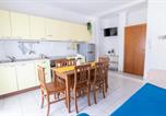 Location vacances Alba Adriatica - Aqua Family Apartments - Appartamenti con spiaggia, piscina, parcheggio e bici incluse-1