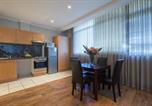 Location vacances  Bergzicht Guesthouse - City Studio Parking Pool Gym by Ctha-4