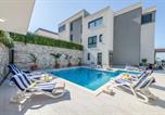 Location vacances Dugopolje - Luxury villa Blue Sky, private pool, breakfast-2