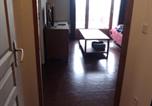 Location vacances Besse-et-Saint-Anastaise - Appartement cosy avec piscine privée et parking à Super-Besse - Fr-1-814-163-2