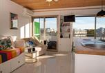 Location vacances Le Lavandou - Studio avec terrasse, centre ville, climatisation, parking - Fr-1-803-86-4