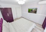 Location vacances  Musee du Village Bucarest - Unirii - Luxury Shabbat Apartments-3