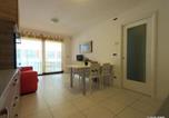 Location vacances  Province de Gorizia - Lovely nest with lagoon view and terrace in Grado-4