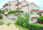 Location vacances Lopar - Apartment in Lopar with terrace, air conditioning, Wifi, washing machine 87-2-4