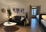 Location vacances Hamburg - Modern City Apartment for 10 in Hamburg Bramfeld-2