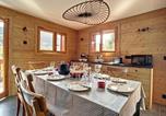 Location vacances Les Allues - Chalet chaleureux avec jacuzzi et cheminée à Méribel - Fr-1-688-64-3