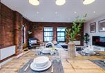 Location vacances Leeds - 2 King Size Beds in Manhattan styled Oversize Apartment-2