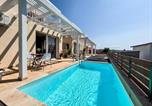 Location vacances Nea Kallikratia - Seaside Pool Villas-1