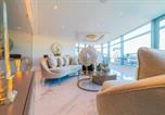Location vacances Cardiff - Luxury 2 Bedroom Apartment with Terrace & Jacuzzi-3