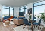 Location vacances Boston - Luxury Apartment w King Bed Shared Pool & Rooftop slp 7-1