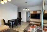Location vacances  Musee du Village Bucarest - 97 Rent House-2